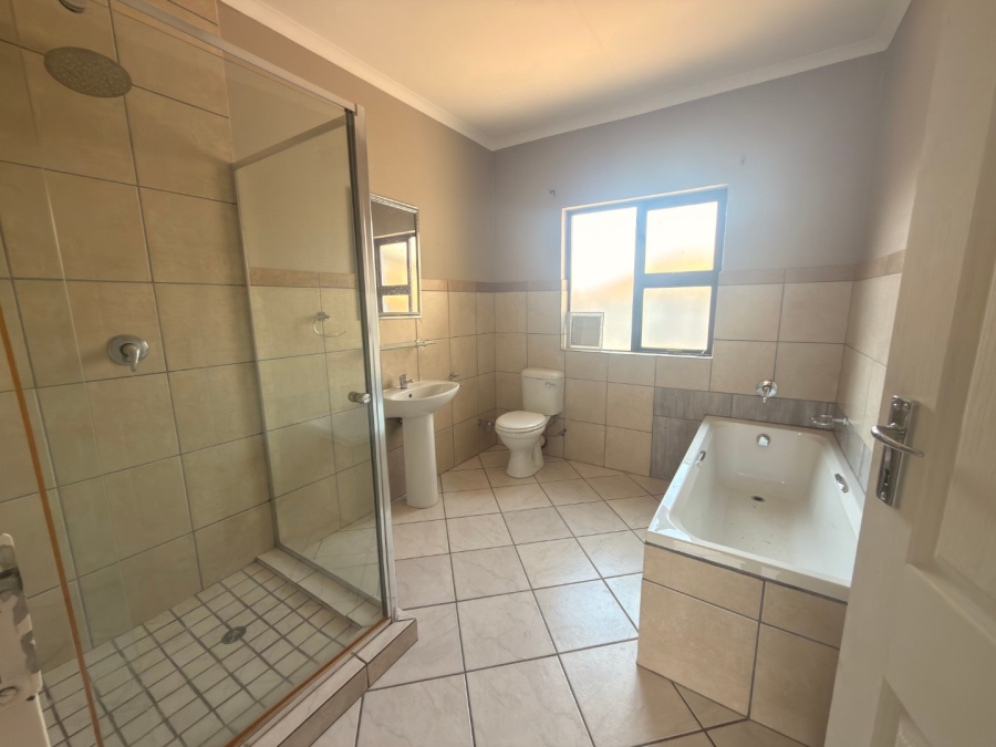 To Let 3 Bedroom Property for Rent in Gateway Manor North West